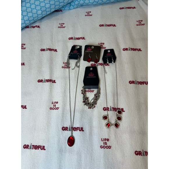 NWT Paparazzi Red and Silver necklace bracelet and earring set - Picture 3 of 4